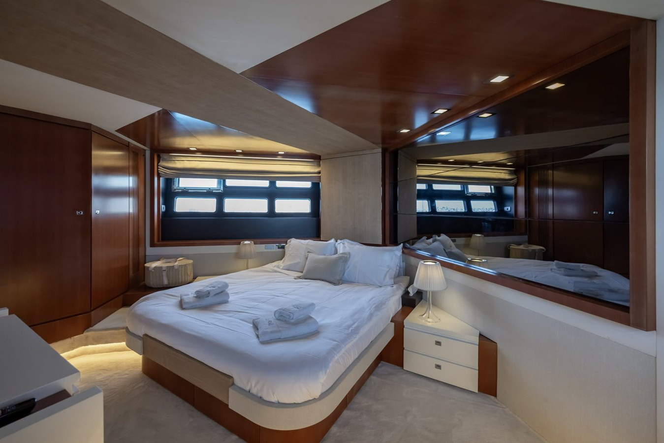https://arconyachts.ams3.digitaloceanspaces.com/99620/conversions/large_4729292-optimize.jpg