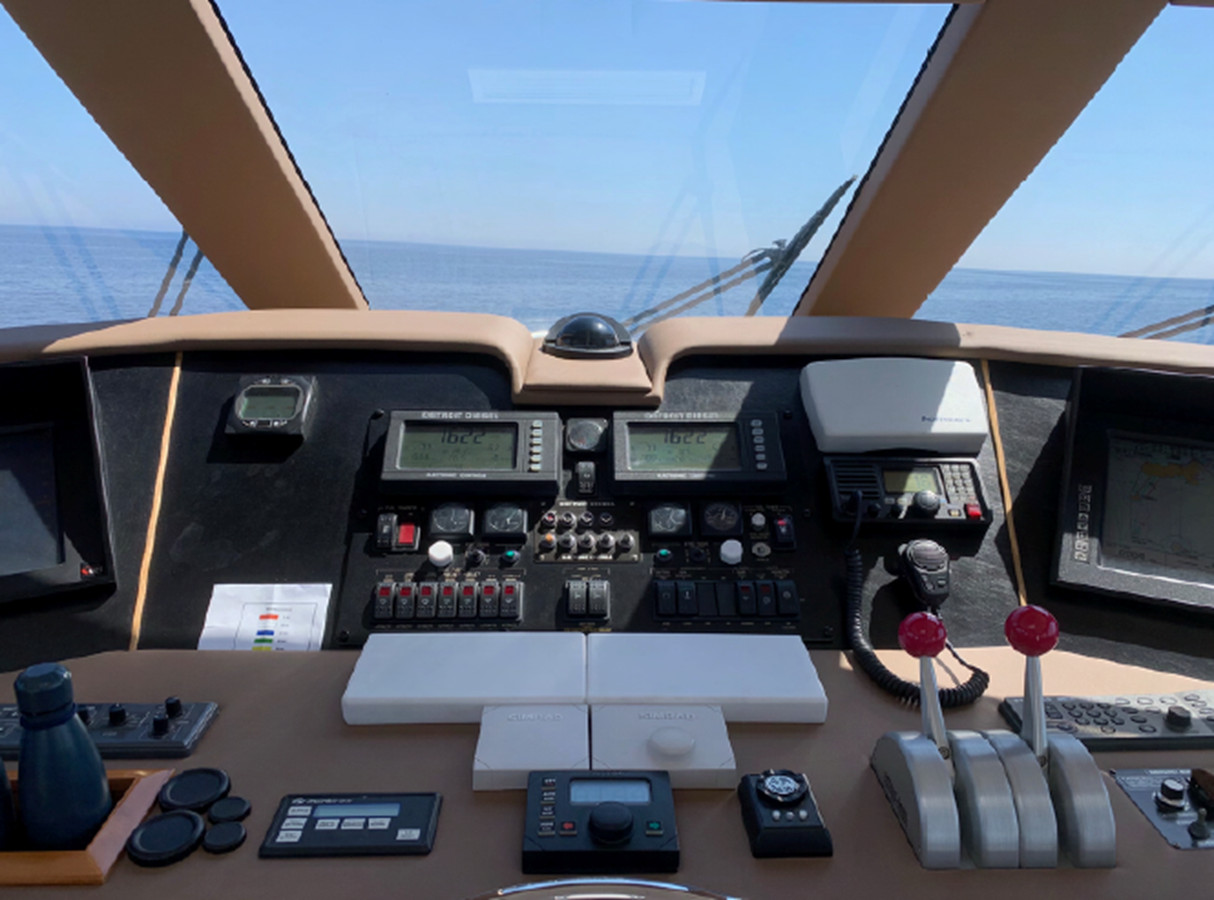 https://arconyachts.ams3.digitaloceanspaces.com/99634/conversions/large_4222910-optimize.jpg