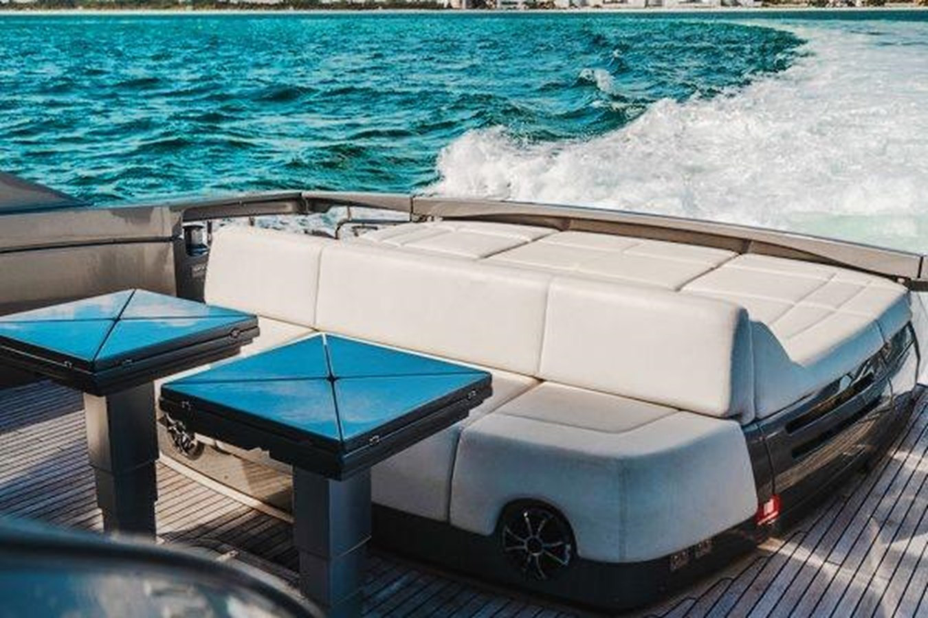 https://arconyachts.ams3.digitaloceanspaces.com/99654/conversions/large_4111247-optimize.jpg