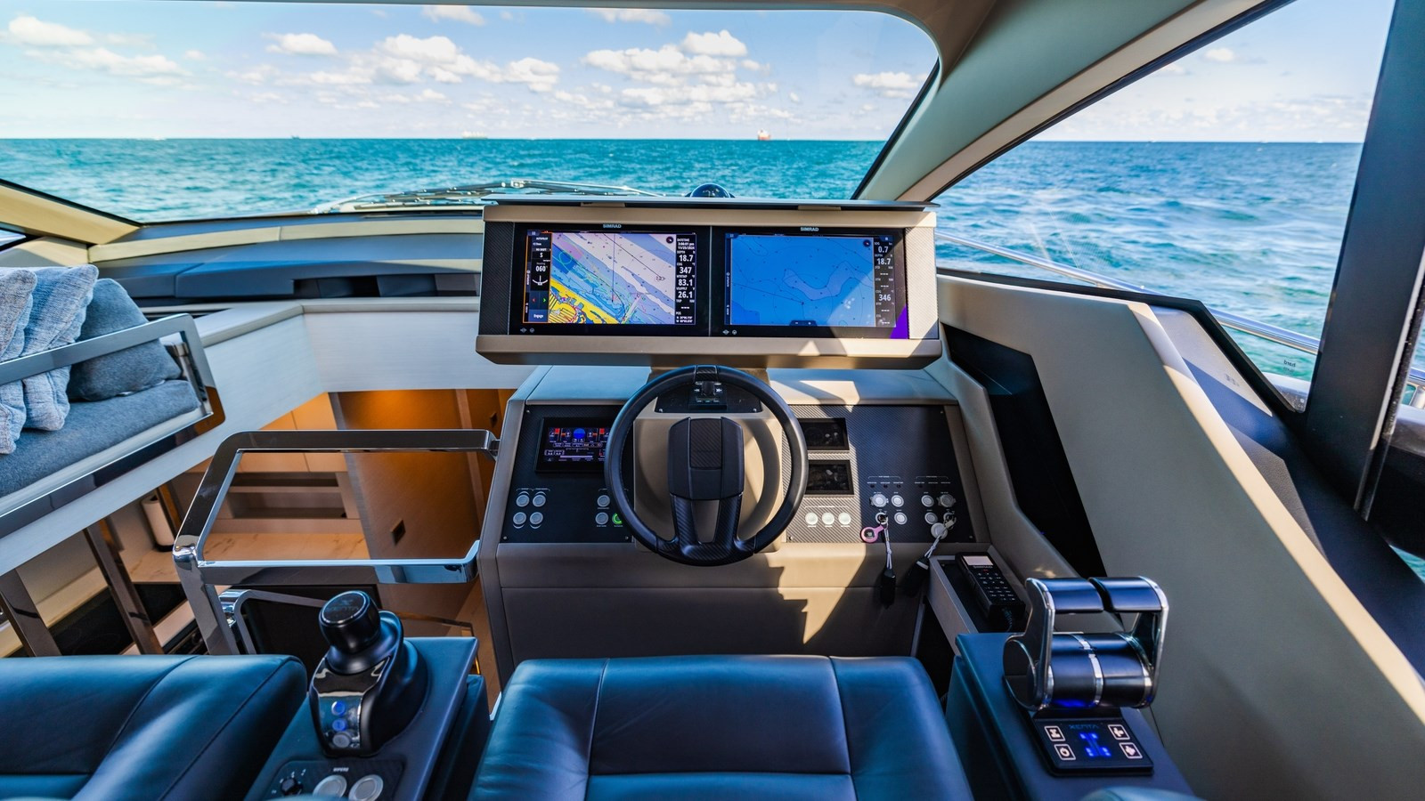 https://arconyachts.ams3.digitaloceanspaces.com/99730/conversions/large_4458470-optimize.jpg