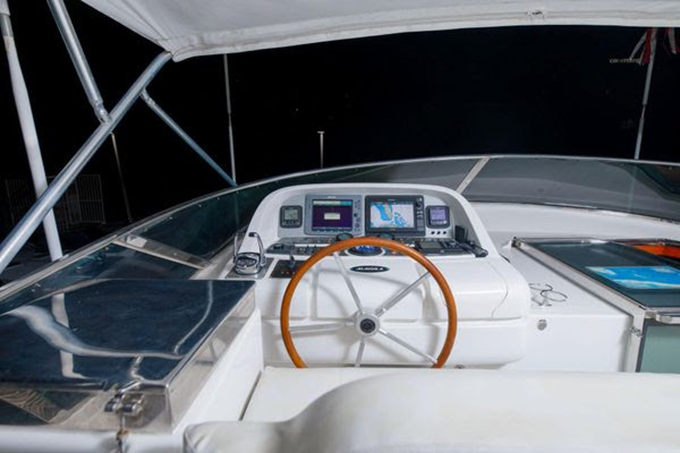 https://arconyachts.ams3.digitaloceanspaces.com/99849/conversions/large_3970363-optimize.jpg