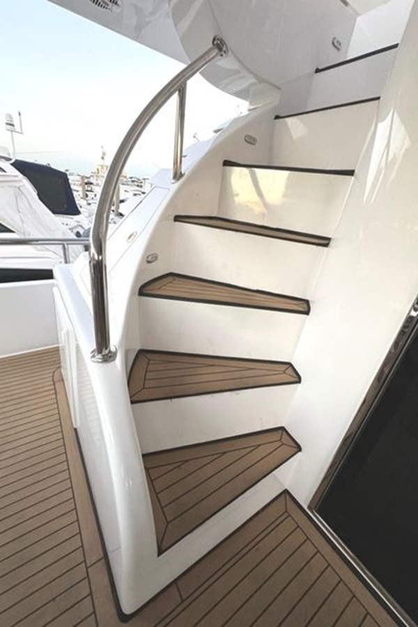 https://arconyachts.ams3.digitaloceanspaces.com/99878/conversions/large_4116151-optimize.jpg