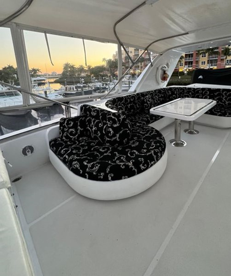 https://arconyachts.ams3.digitaloceanspaces.com/99880/conversions/large_4116152-optimize.jpg