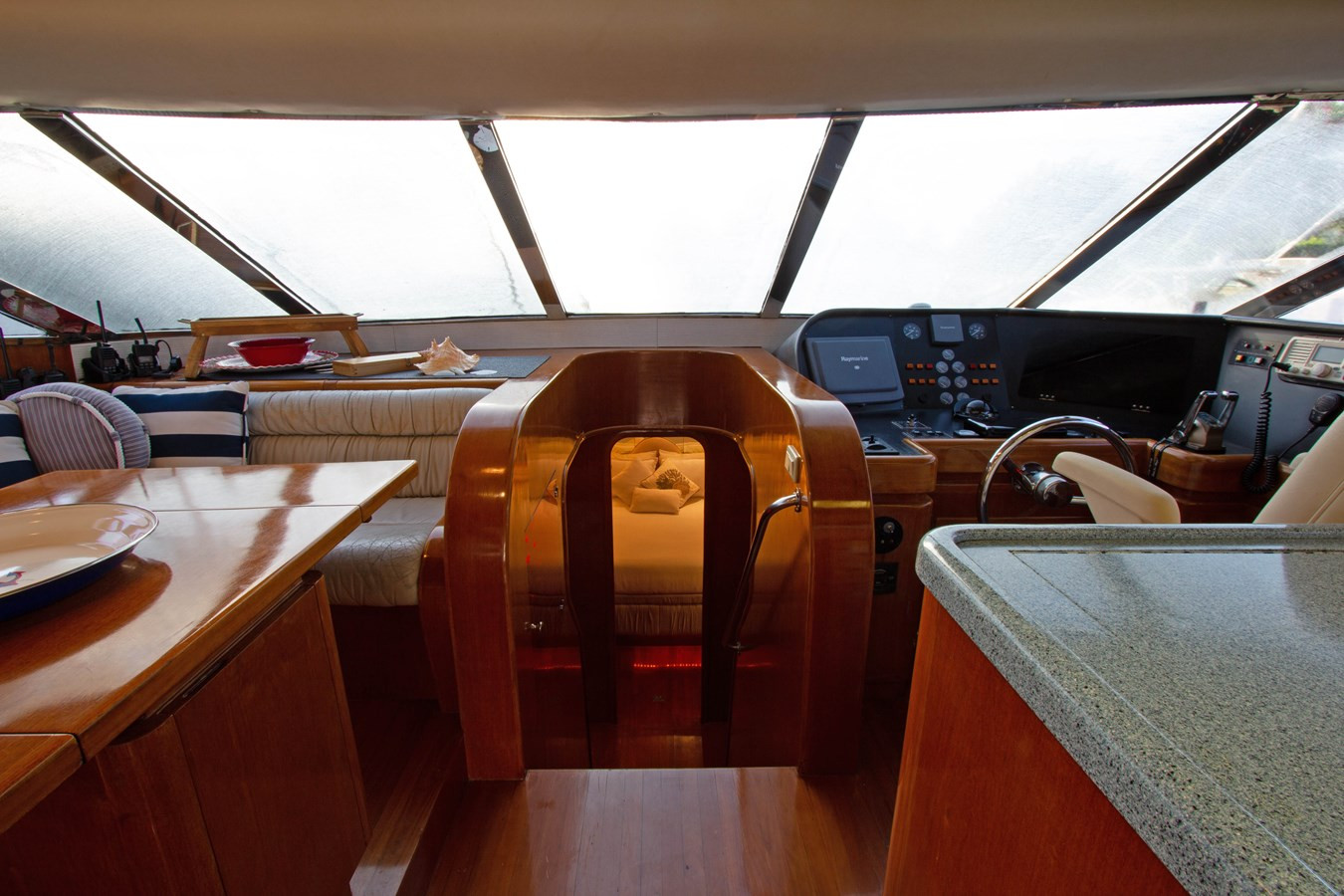 https://arconyachts.ams3.digitaloceanspaces.com/99941/conversions/large_4377104-optimize.jpg